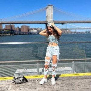 Meet your Posher, Joella